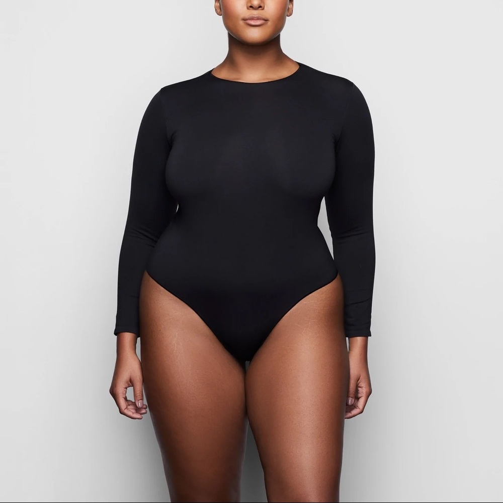 SKIMS by Kim Kardashian ESSENTIAL CREW NECK LONG SLEEVE BODYSUIT NWOT 55